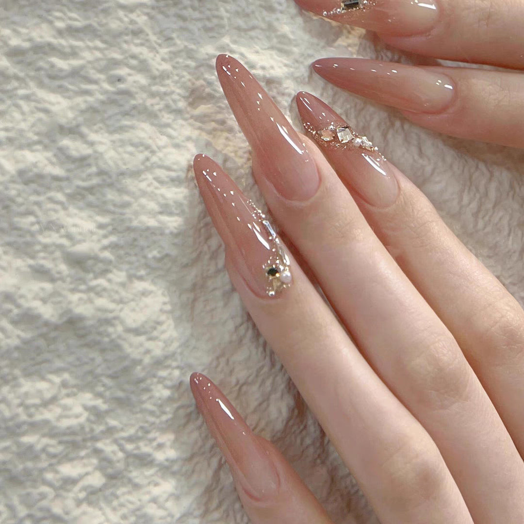 Artificial nails with elegant ombre look Bowlift