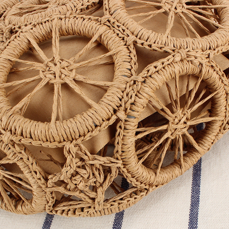 Round basket bag with unmistakable design Bowlift