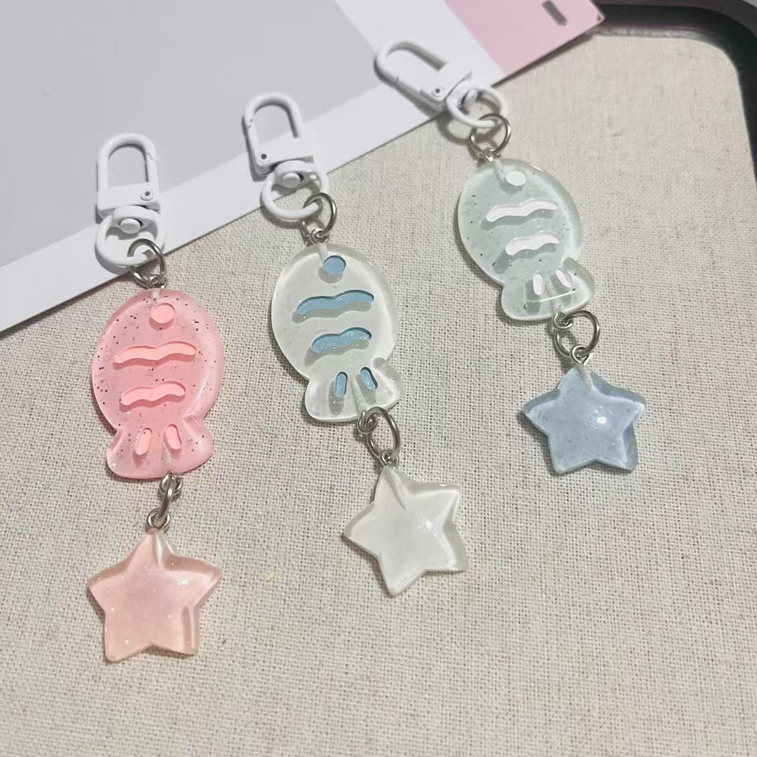 Playful keychain with fish and star motif Bowlift