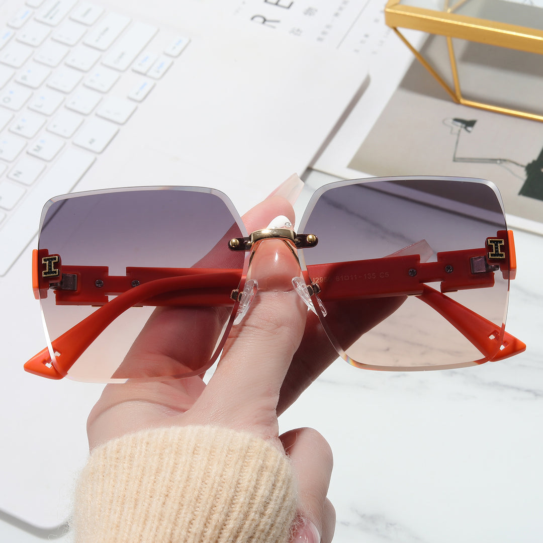 Women's oversized square sunglasses with stylish accents Bowlift