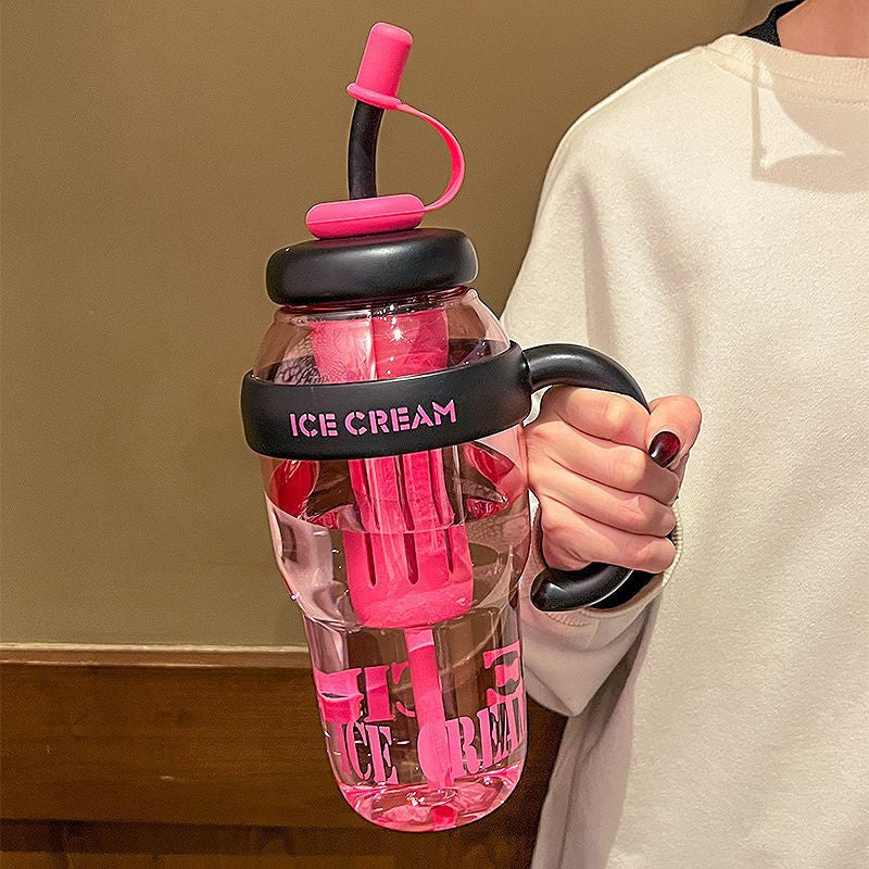 Ladies drinking container with practical straw Bowlift