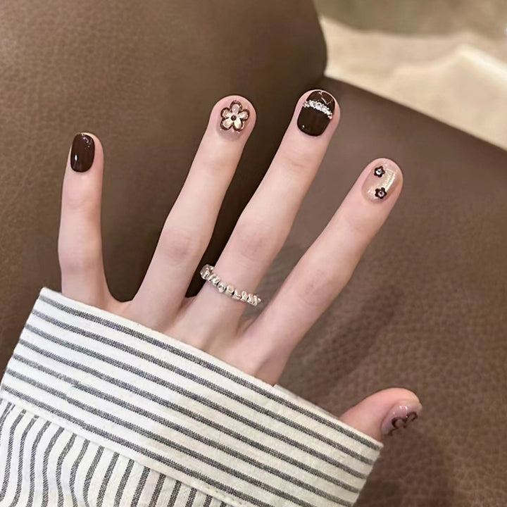 Glamorous Press-On Nail Set with Decorative Gemstone Accents Bowlift