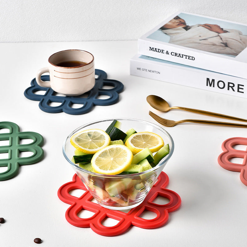 Heat-resistant silicone coaster with decorative design Bowlift
