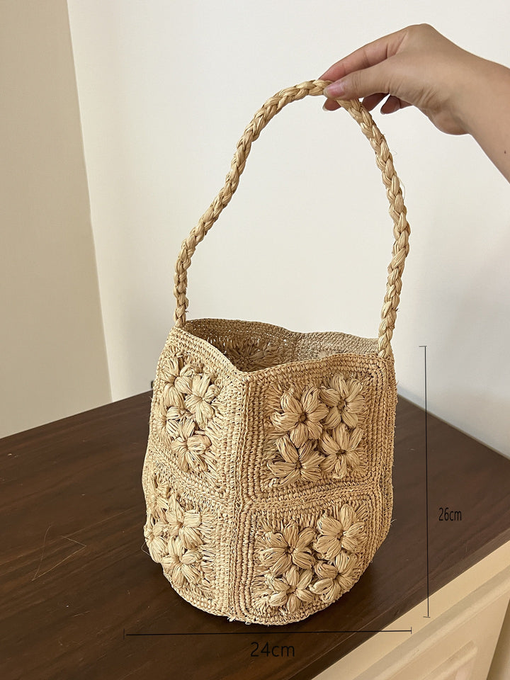 Handcrafted straw bag with soft lining Bowlift