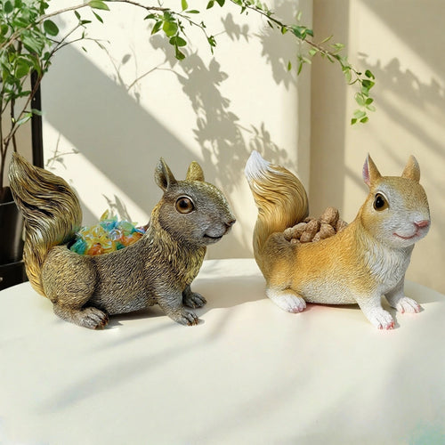 Squirrel-shaped planter Bowlift