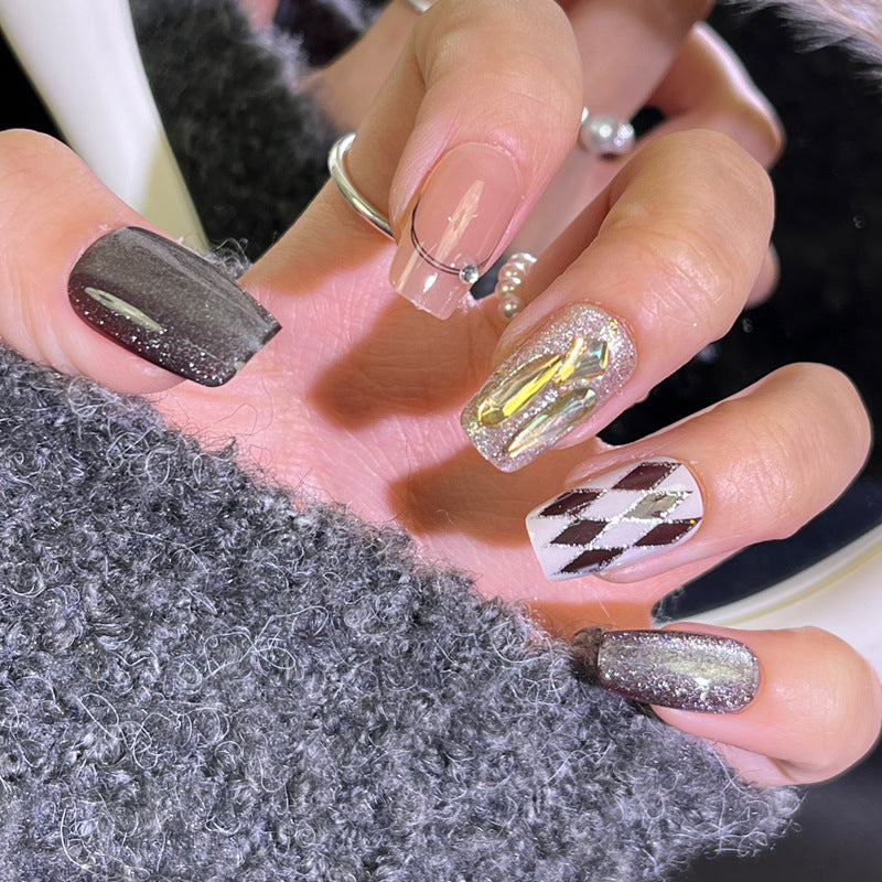 Glossy Nail Art Set with Sparkling Glitter Accents Bowlift