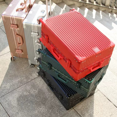 Stylish Hard-Shell Spinner Suitcase Bowlift