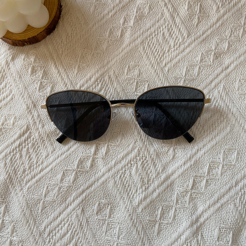 Fashionable Cat-Eye Sunglasses with Fine Metal Frame Bowlift