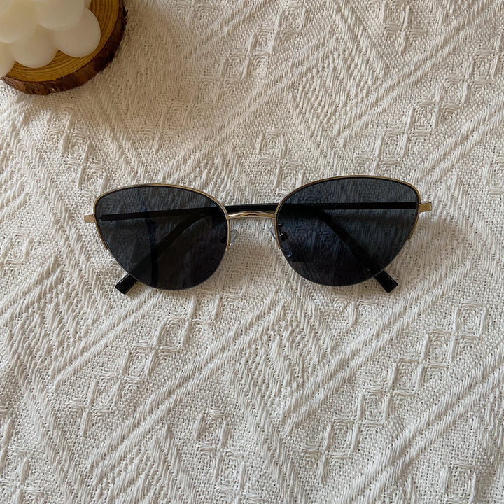 Fashionable Cat-Eye Sunglasses with Fine Metal Frame Bowlift