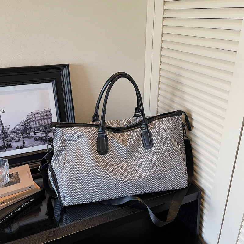Elegant Travel Bag with Innovative Compartment Design Bowlift