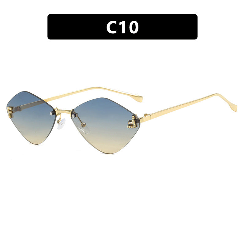 Women's geometric sunglasses in an extravagant design with gradient lenses Bowlift