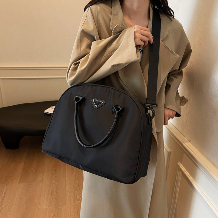 Elegant Structured Handbag Bowlift