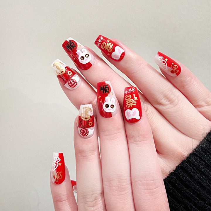 Artful nail extensions with an elegant leaf pattern Bowlift