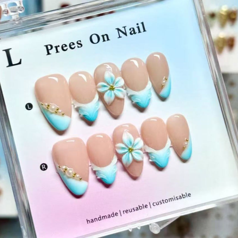 Elegant artificial nails with floral accents Bowlift