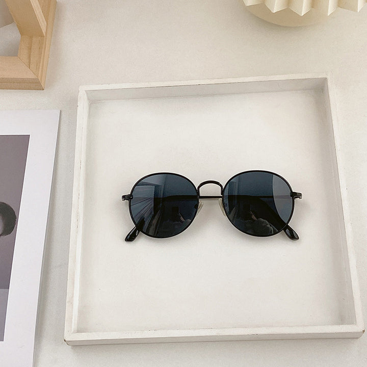 Fashion Round Sunglasses with Golden Frame Bowlift