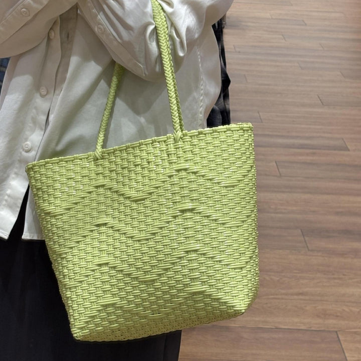 Hand-knotted tote bag with modern wave pattern Bowlift