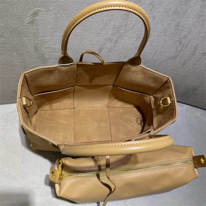Elegant Structured Handbag Bowlift