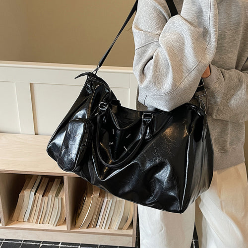 Elegant Travel Bag Made of High-Quality Artificial Leather Bowlift