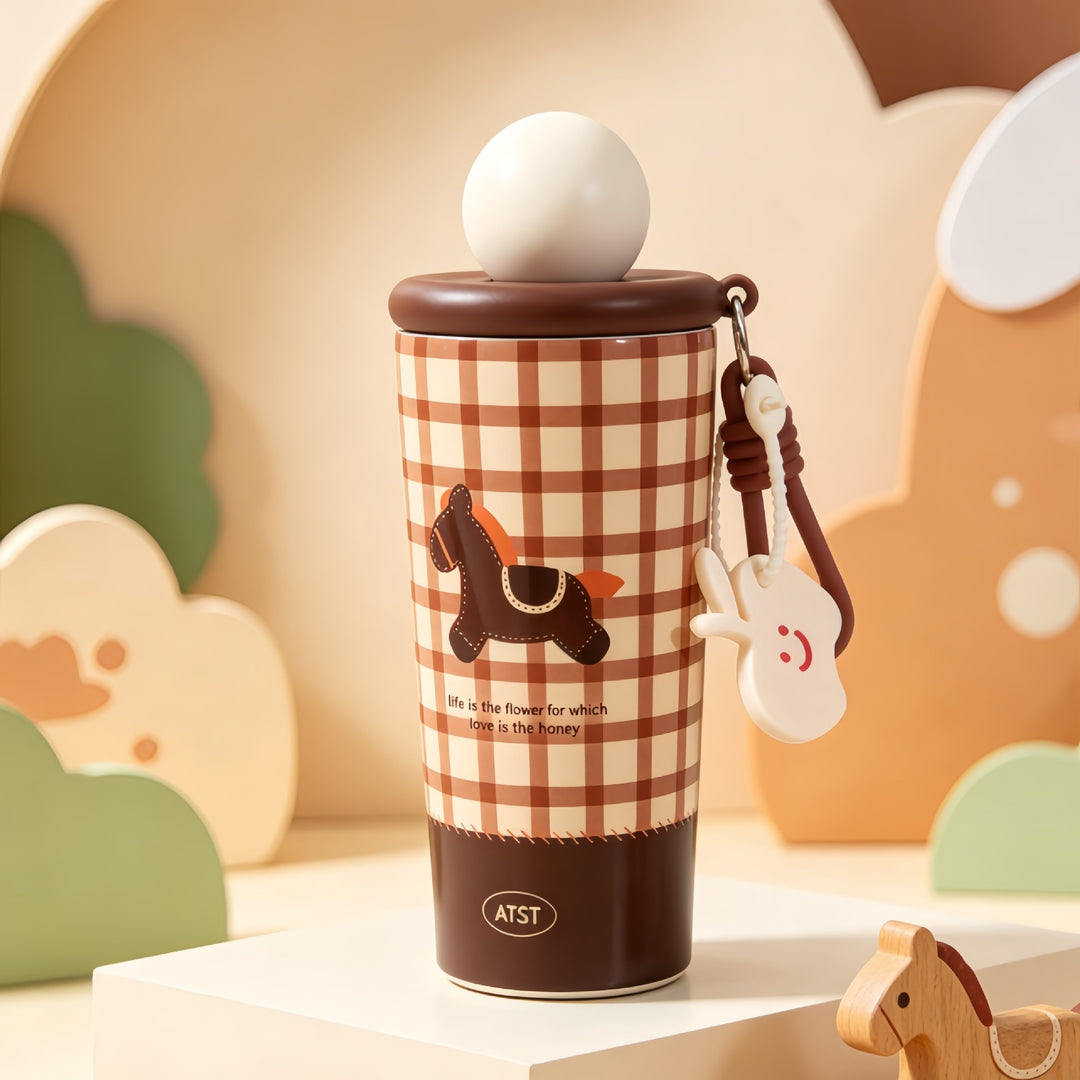 Stylish water bottle with individual pendant Bowlift