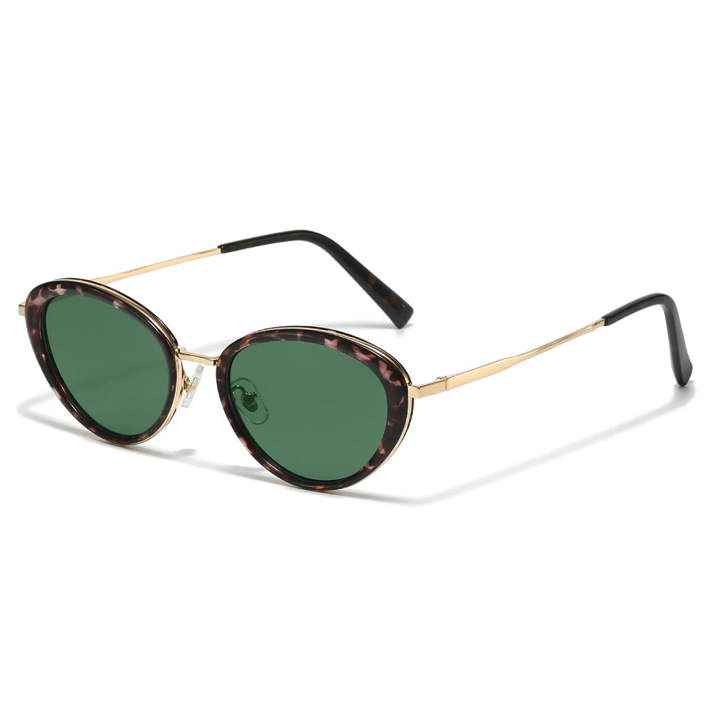 Retro-Inspired Cat-Eye Sunglasses with Tortoise Shell Accents Bowlift