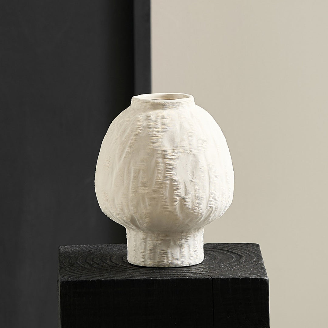 Decorative ceramic vase in modern design Bowlift