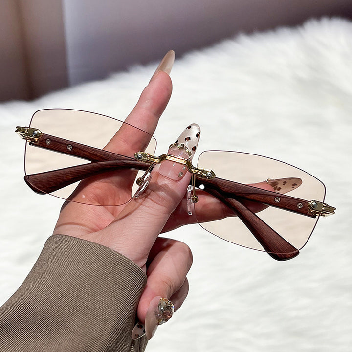 Ladies extravagant fashionable sunglasses with innovative frame Bowlift