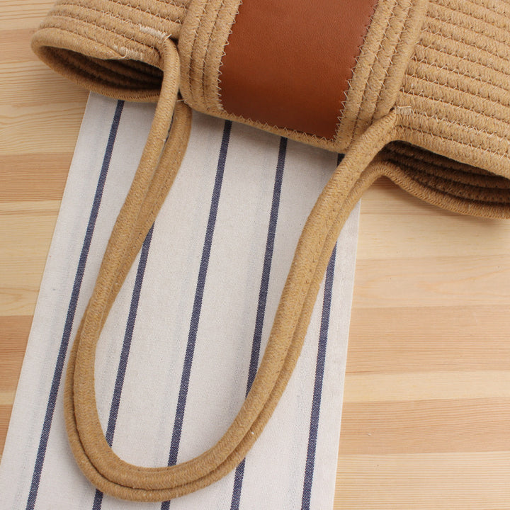 Elegant basket bag with leather flap closure Bowlift