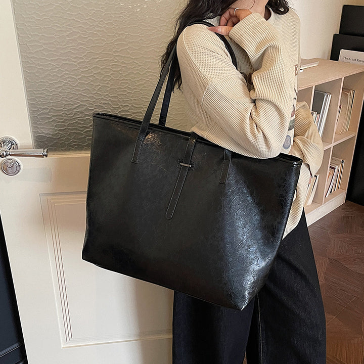 Elegant and Spacious Tote Bag Bowlift