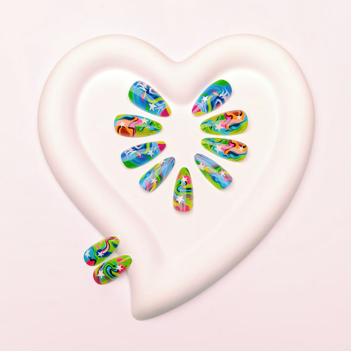 Artificial nails with creative gradient color and star motif Bowlift