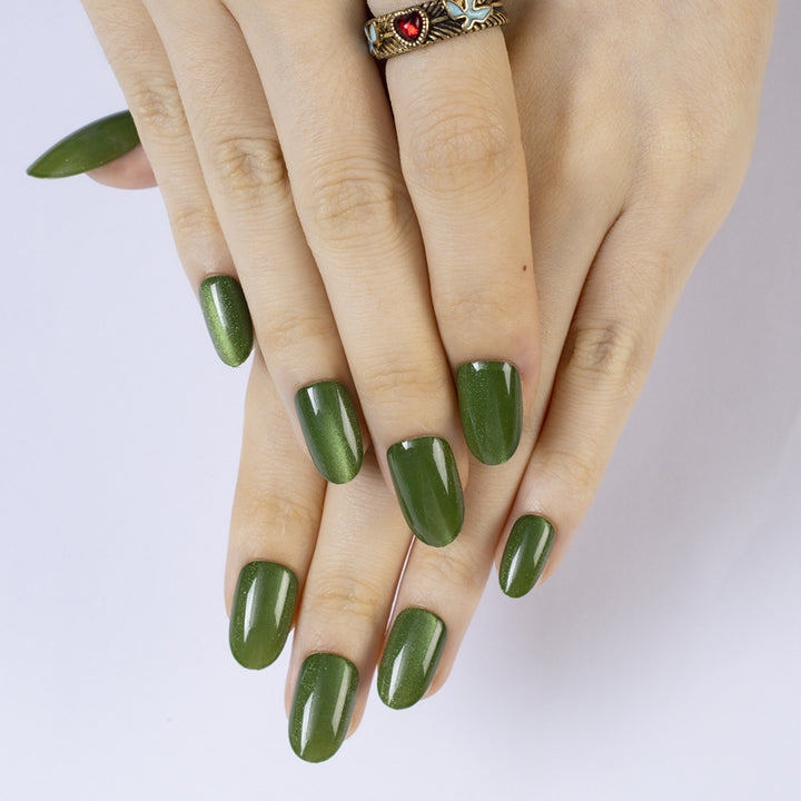 Artificial nails with luxurious shine and shimmering texture Bowlift