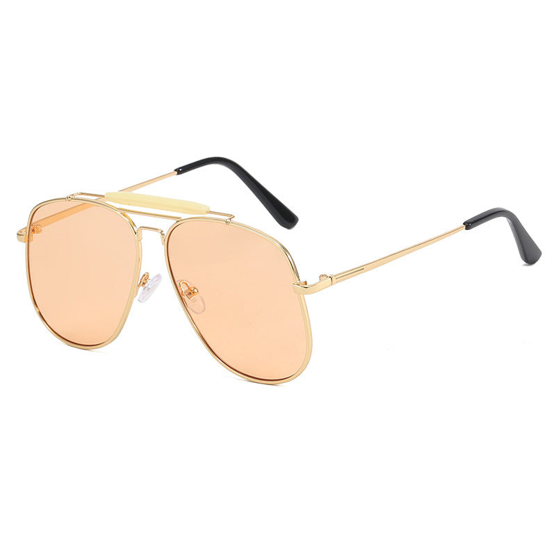 Ladies Pilot Sunglasses with Gold Frame Bowlift
