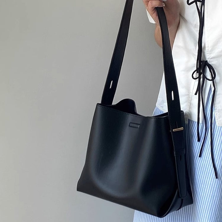 Fashionable everyday bag with adjustable shoulder strap Bowlift