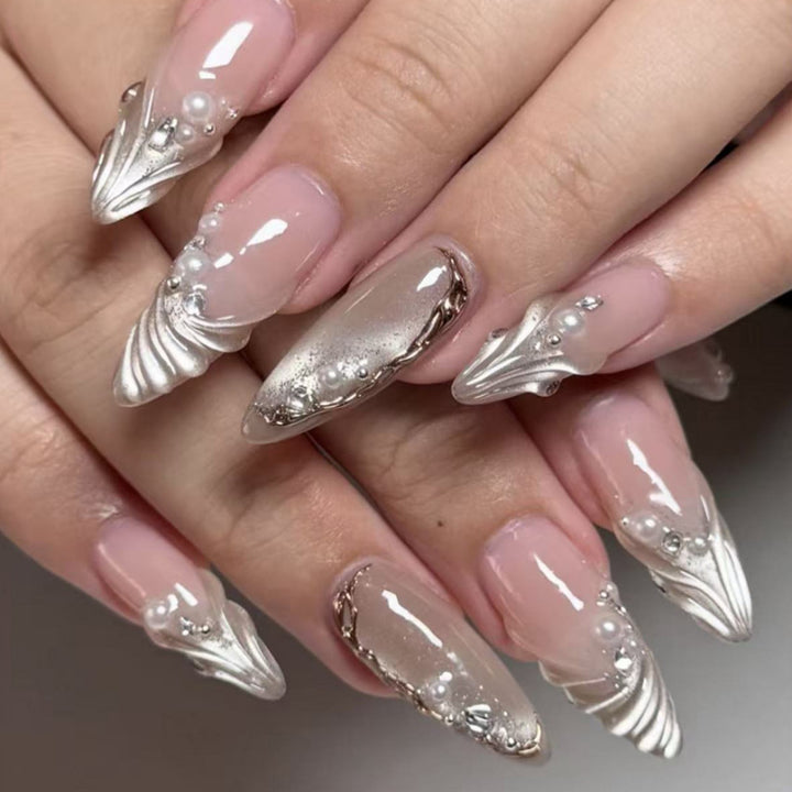 Elegant artificial nails with floral accents Bowlift