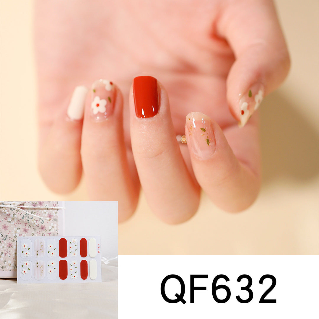 Artificial nail design with heart motif Bowlift