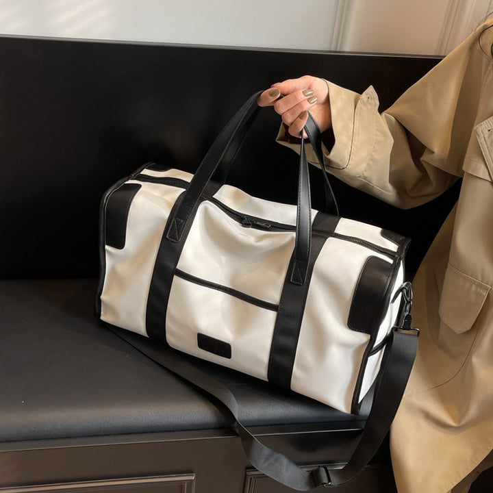 Fashionable sport and travel bag Bowlift