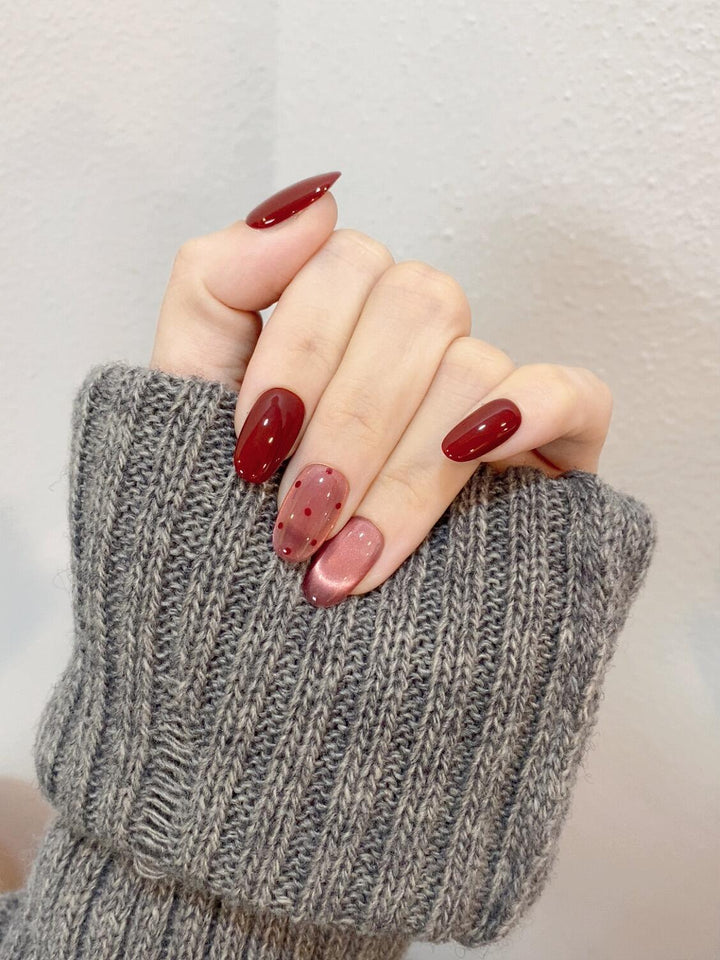 Artificial nail tips with creative dots and high gloss finish Bowlift
