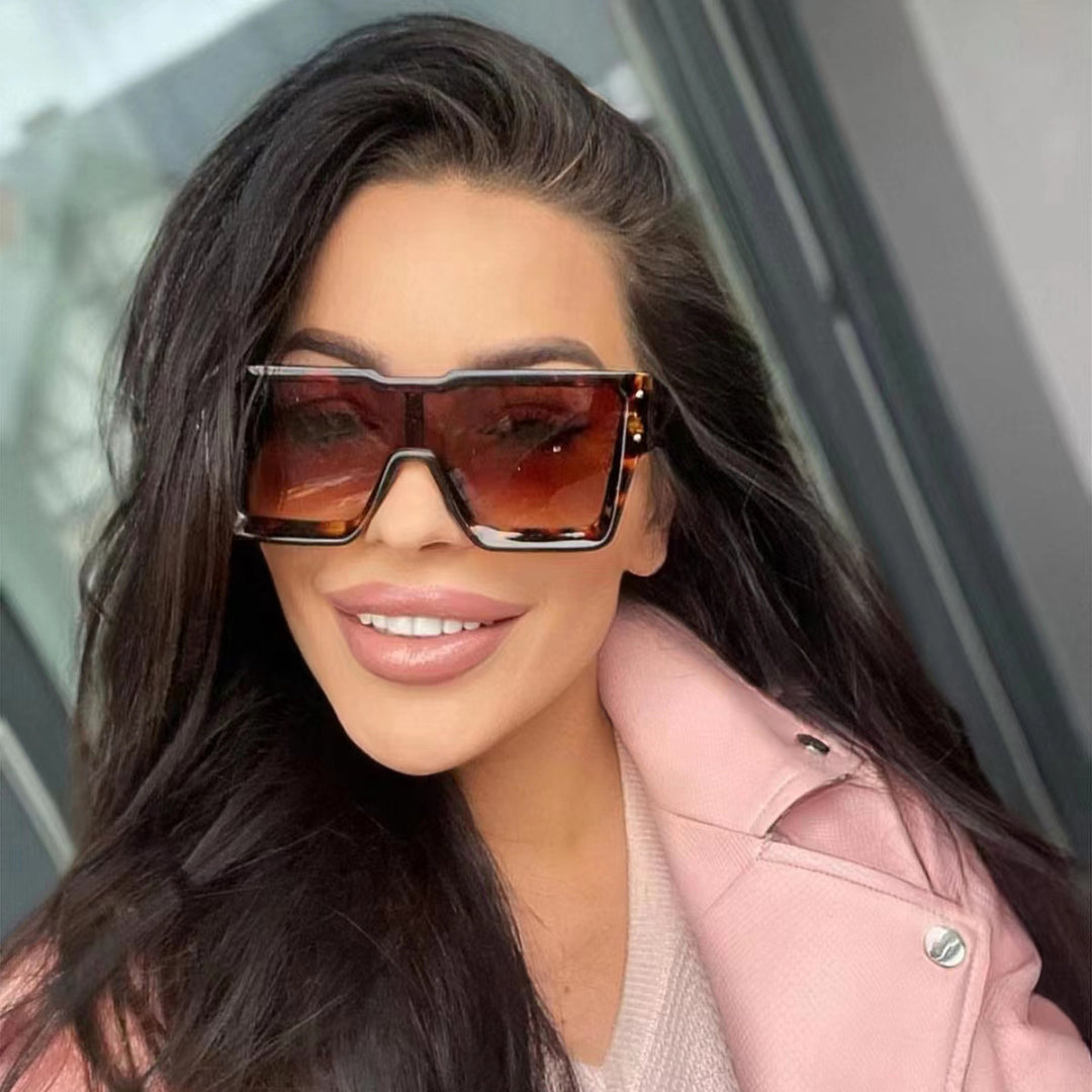 Women's statement sunglasses with wide frame and UV protection Bowlift