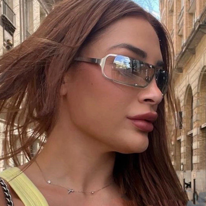 Ladies sporty glasses with protective polycarbonate lens Bowlift