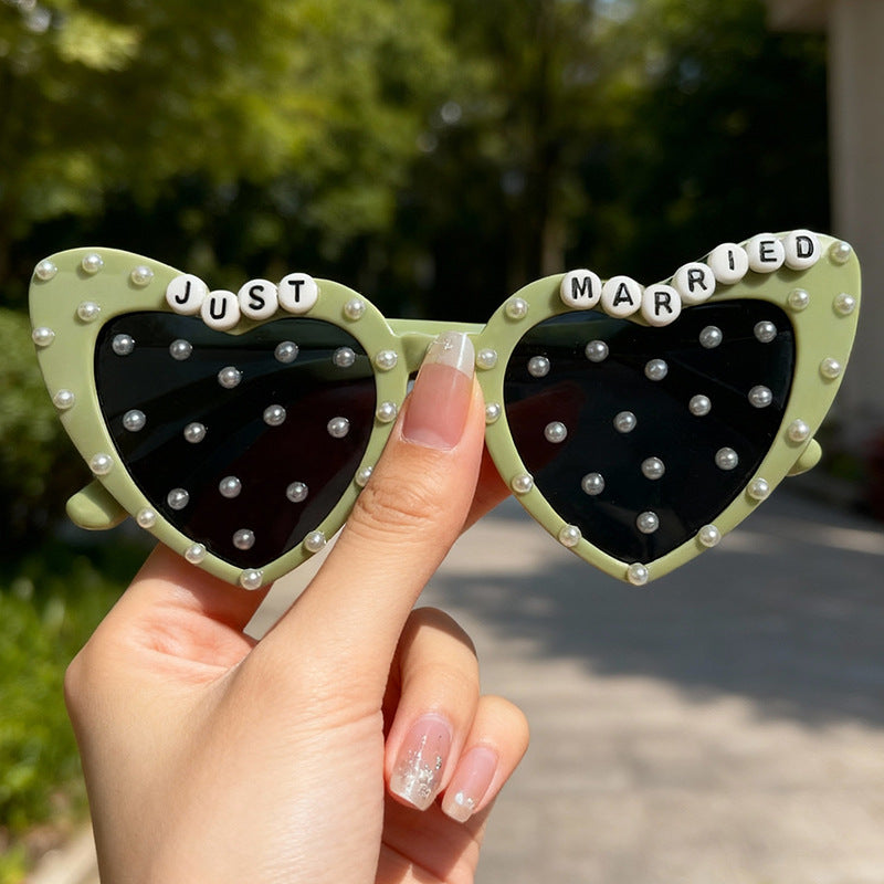 Novelty Heart-Shaped Sunglasses Bowlift