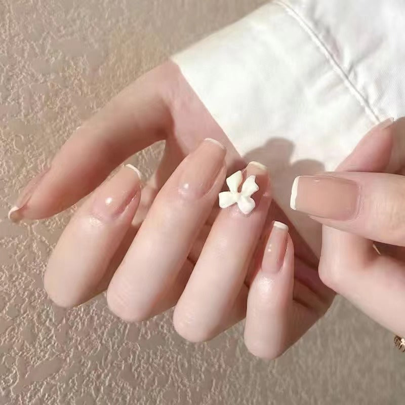 Elegant artificial nails with floral accents Bowlift