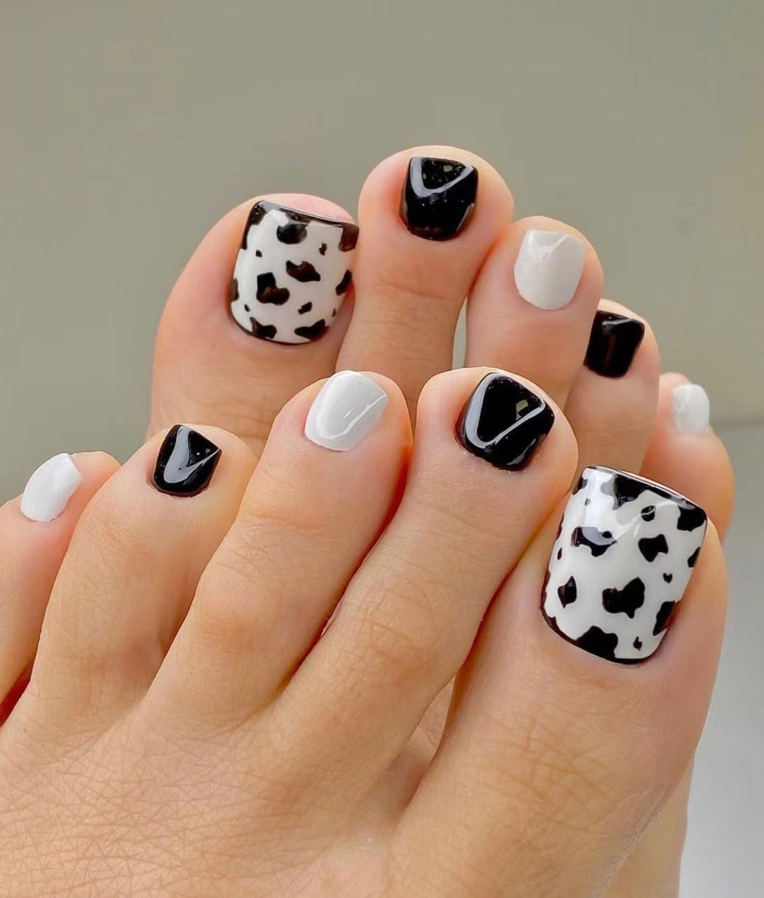 Artistic Toenail Design with Divine Butterfly Design Bowlift