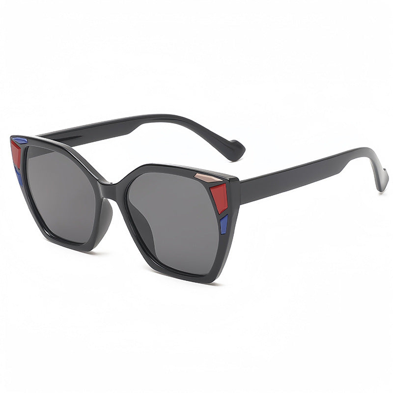 Women Eyewear with extravagant Cat-Eye design Bowlift