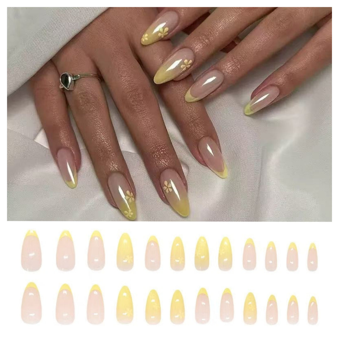 Elegant artificial nails with floral accents Bowlift