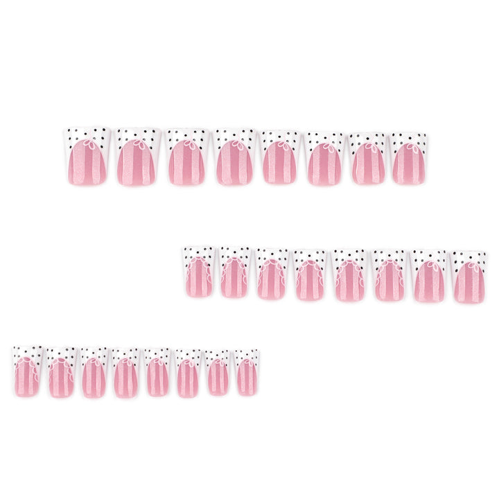 Artificial nail extensions with elegant lace design Bowlift