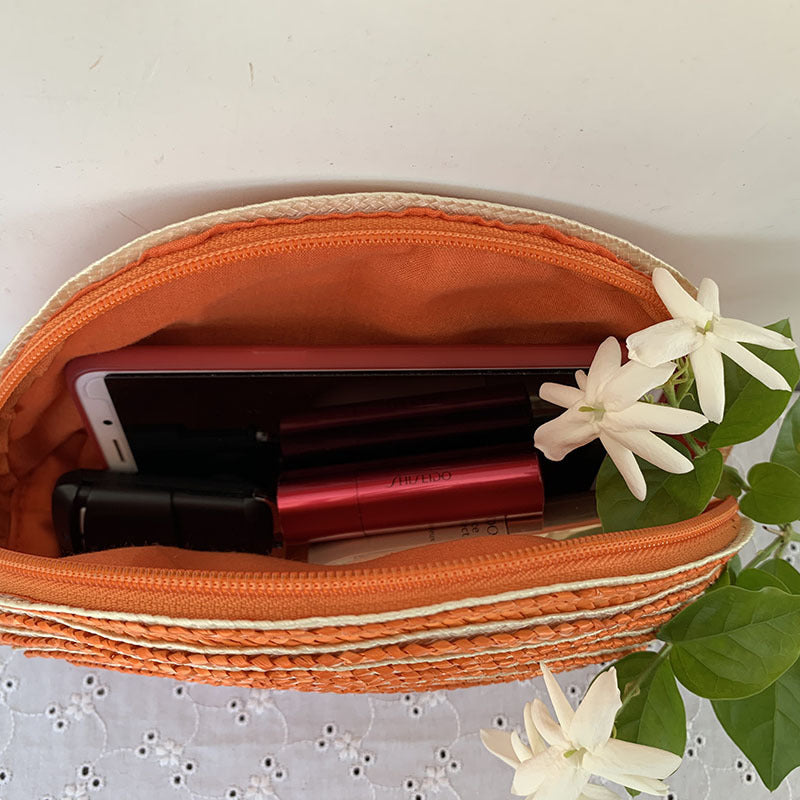 Cosmetic bag in elegant half-moon design Bowlift