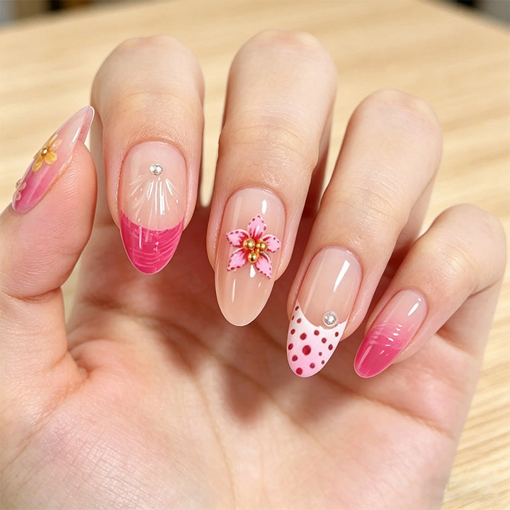 Nail art set with floral and elegant decorations Bowlift