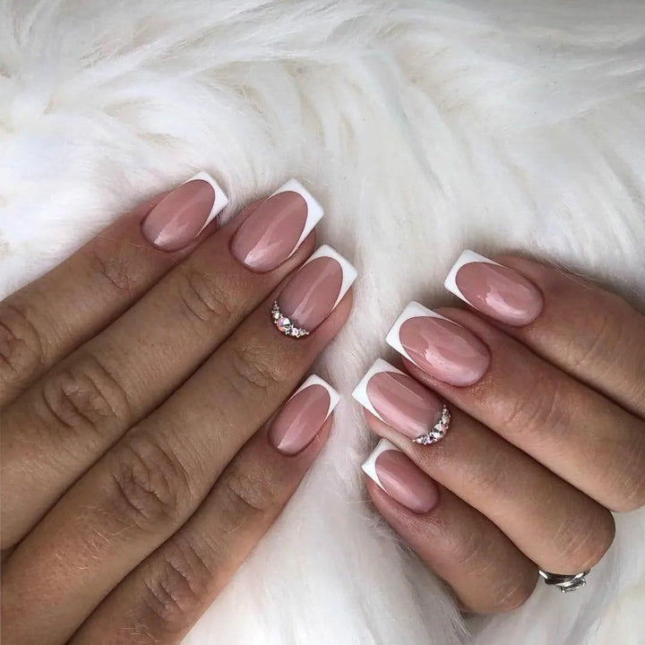 Elegant Press-On Nail Set with Rhinestone Accents Bowlift