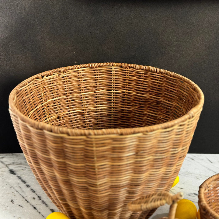 Playful fruit basket with lid Bowlift