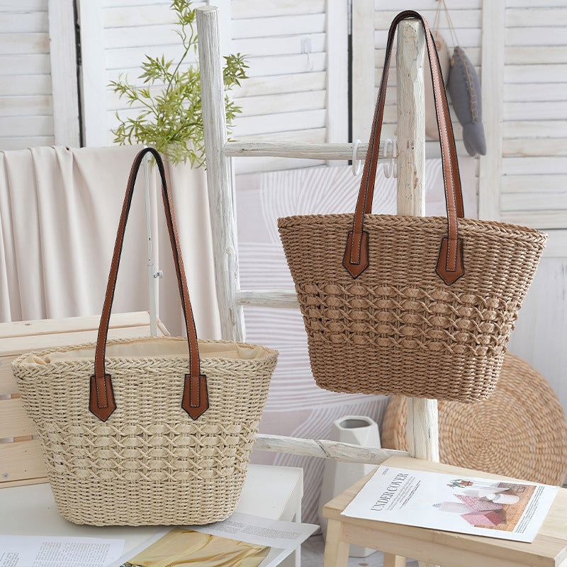 Handmade shopping and beach bag made from natural materials Bowlift