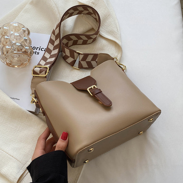 Modern Structured Handbag Bowlift